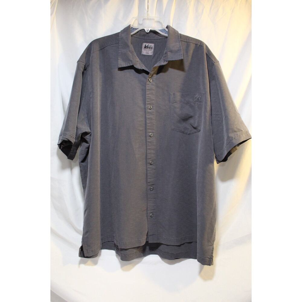 REI Men's XXL Gray Button-up Collared Shirt Short Sleeve Pocket Slits LOGO